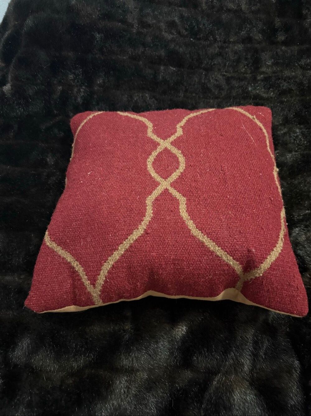 Surya Hand Crafted Wool  Red 22" x 22" Geometric Decorative Pillow